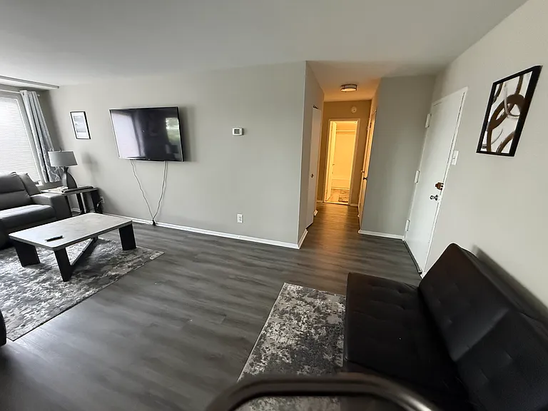 6702 Belcrest Rd — Photo 6