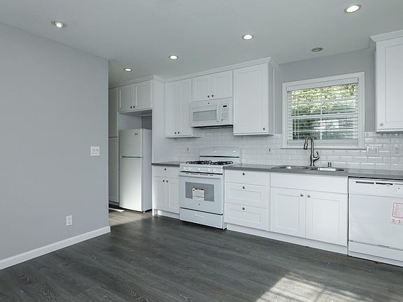 3rd image of 241 Douglane Ave