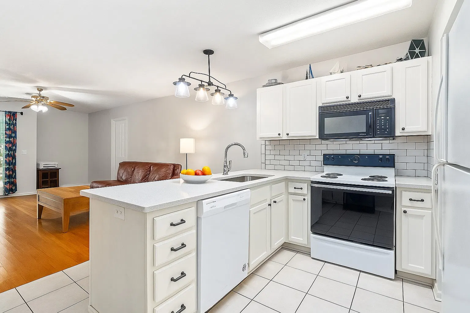3 bed, 1110 sqft, $1,800 — Photo 2