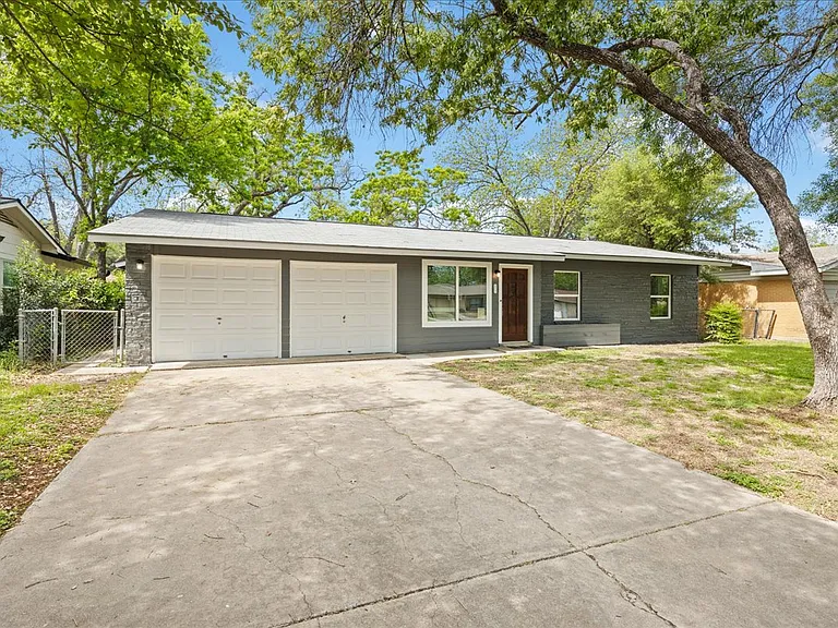 317 E Wright Blvd — Photo 5