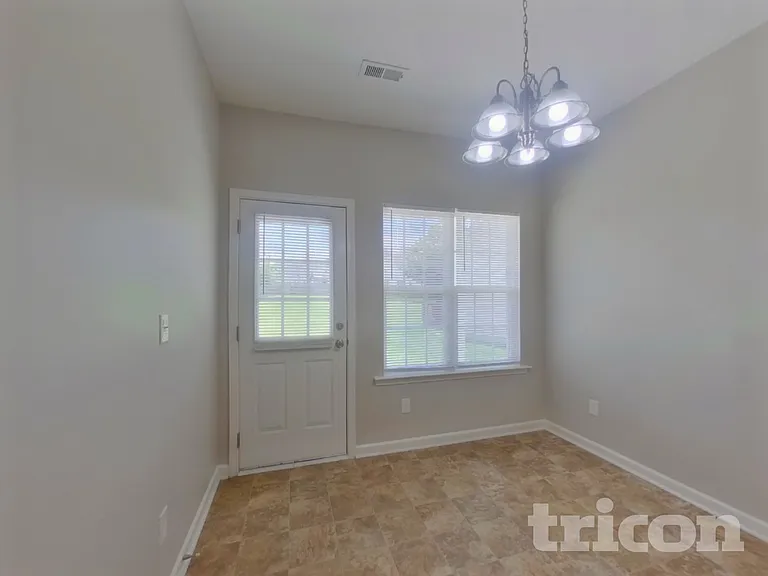 4715 Abercromby St — Photo 7