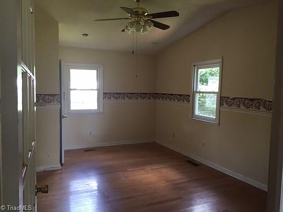 5th image of 2688 Wentworth St
