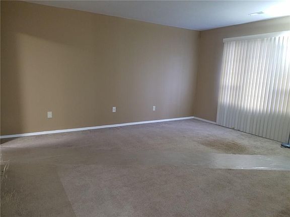 3rd image of 1675 Woodland Dr