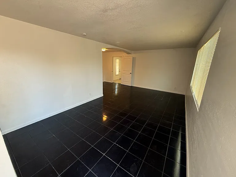 2921 W Moreland St — Photo 7