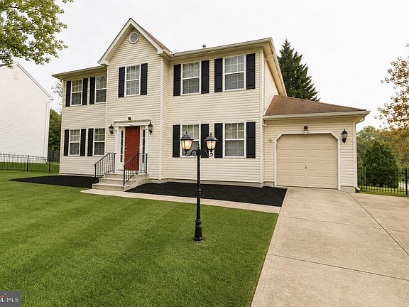 2nd image of 1111 Kings Heather Dr