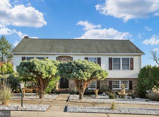 326 Hillcrest Dr, New Cumberland, PA 17070