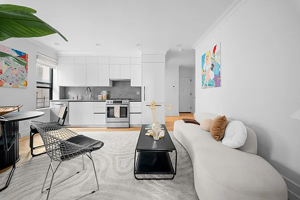 Living room, photo 2