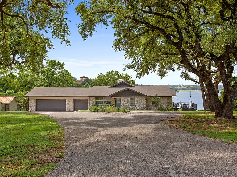 4724 Lakeview Dr — Photo 4