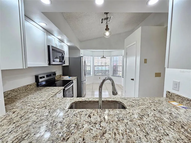 1024 Whalebone Bay Dr — Photo 10