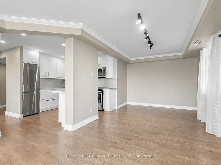 8111 Yonge St #1010 — Photo 11