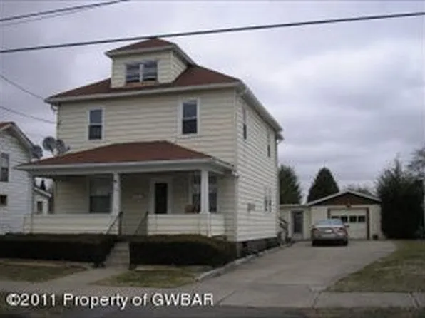 104 5th St, Wyoming, PA 18644