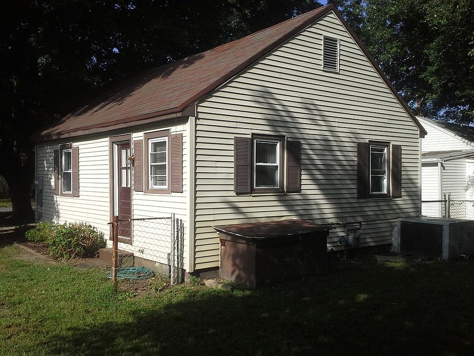 2nd image of 221 Chestnut Way