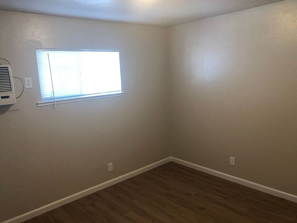 1st image of 125 College St #5