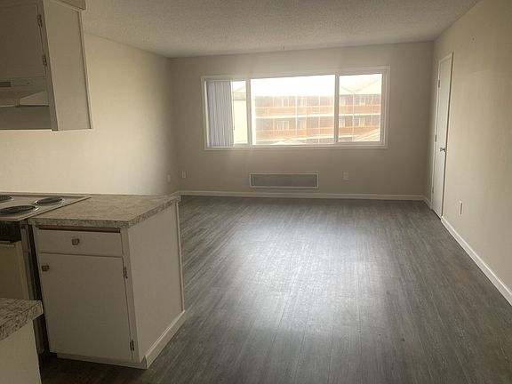 3rd image of 717 SW 6th St #11120997