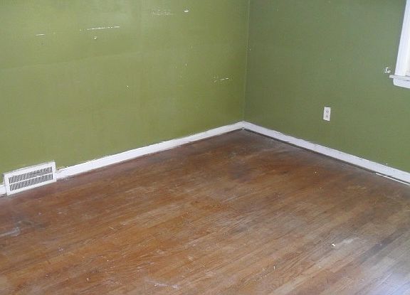 5th image of 1327 Mayflower Ave