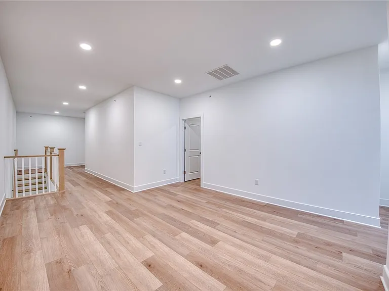 304 Highbridge Ln — Photo 25