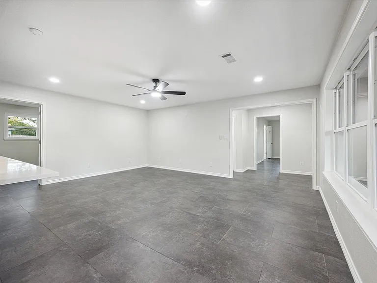 1305 W 1st St — Photo 14