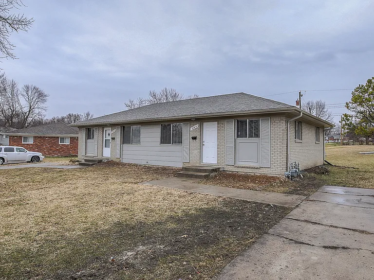 514 NE Corder St #B — Photo 33