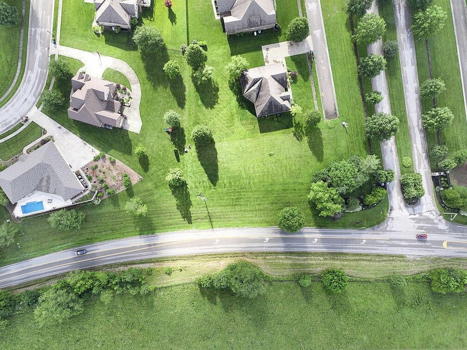 1st image of 102 Royal Oak Dr