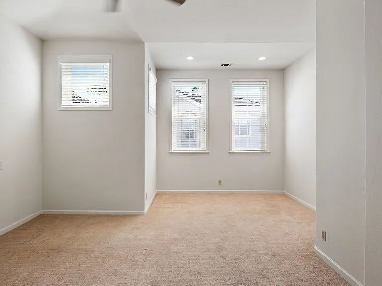 4 Mandalay Ct — Photo 14