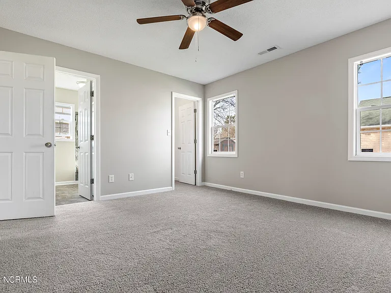 305 Foxridge Ln — Photo 18