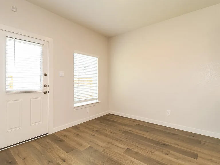 1513 Woodwinds Dr — Photo 7