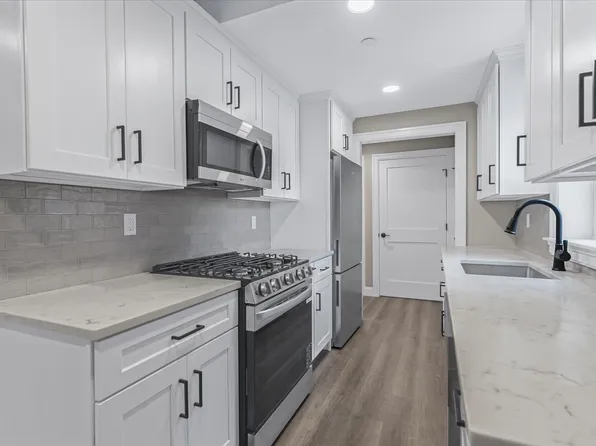 110 School St, Glen Cove, NY