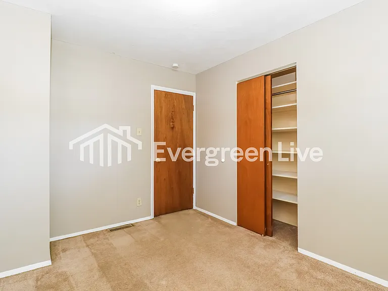 2435 Orleans Ln — Photo 14