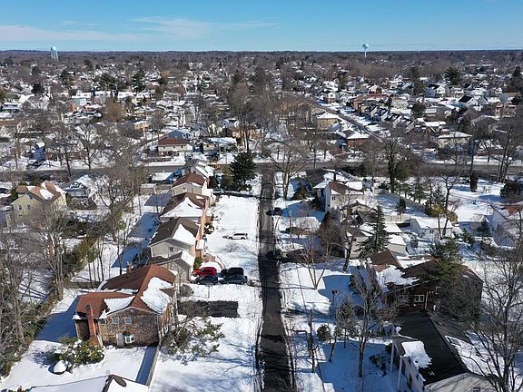 5th image of 8 Wheatley Ave