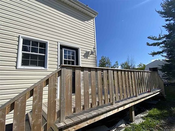 4th image of 397 Shelburne St