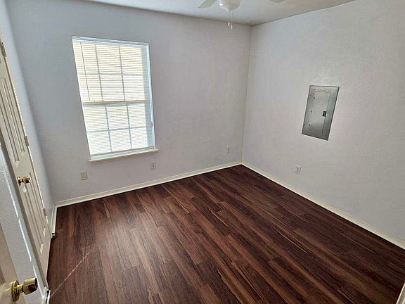 5th image of 2660 Berryhill Dr