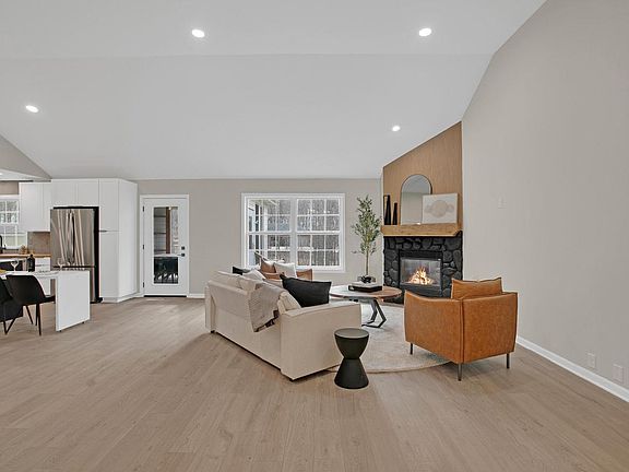 4th image of 88 King Oak COURT