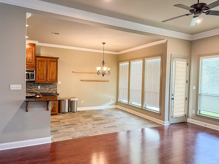 8333 Valencia Ct — Photo 4