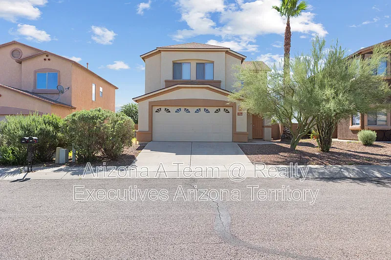 4 bed, 2.5 bath, 1535 sqft, $1,945 — Photo 2