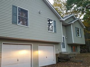 196 Mockingbird Ct, Bushkill, PA 18324
