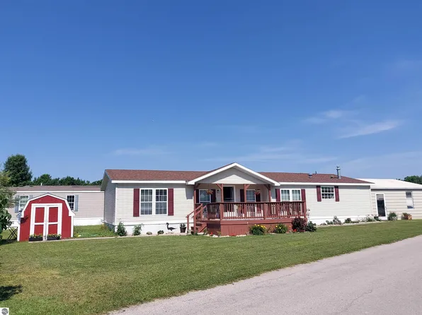 4627 Violet Ln, Traverse City, MI 49685