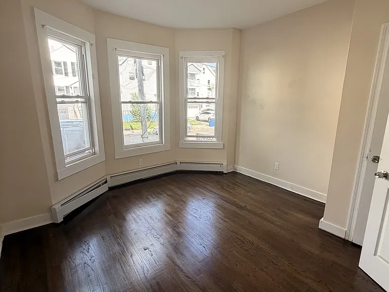 373-375 Blatchley Ave #1A — Photo 3