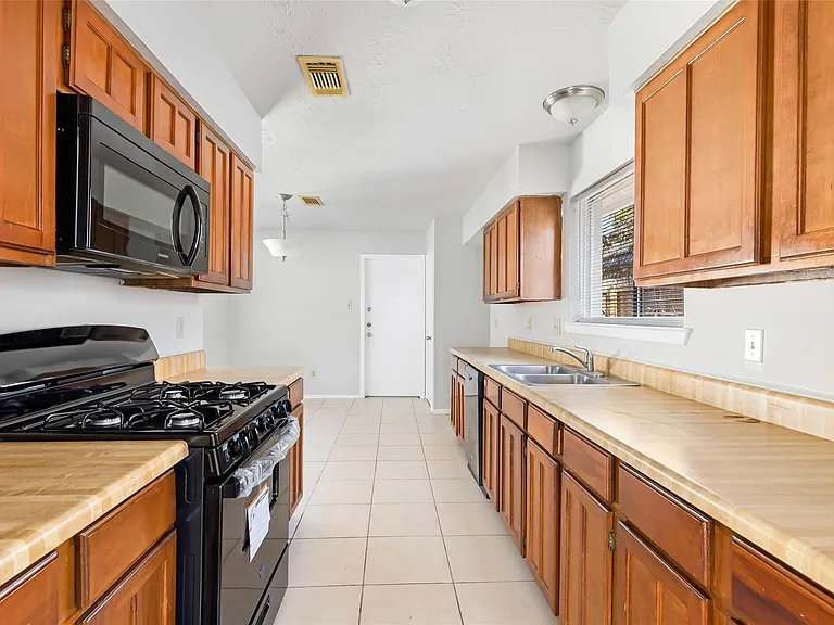 7310 Maple Walk Dr — Photo 10