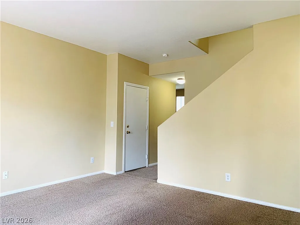 3 bed, 2.5 bath, 1443 sqft, $1,650 — Photo 3