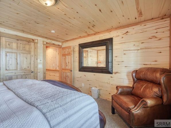 3784 Shoreline Dr, Island Park, ID 83429