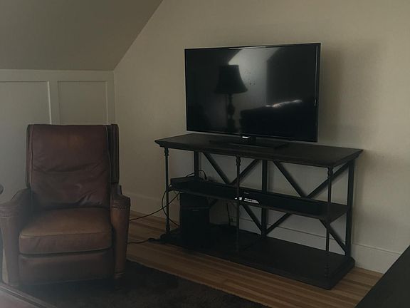 Living room - Console & recliner & rug included