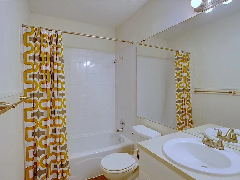 816 W North Loop Blvd #111 — Photo 12