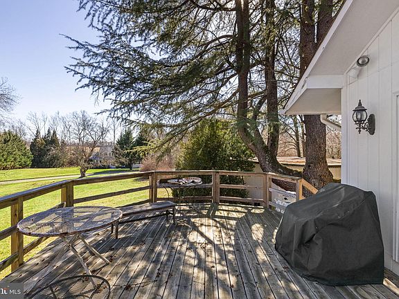4th image of 6484 Wildwood Ln