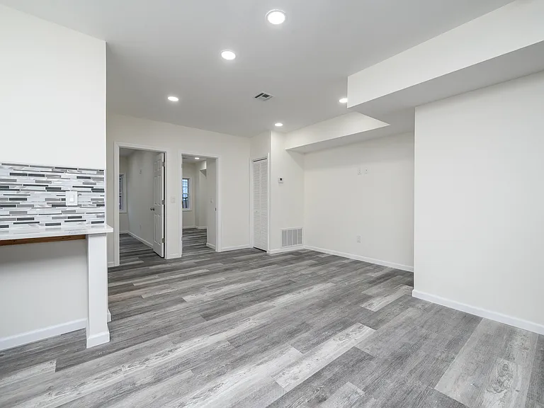 287 Orange St #2 — Photo 7