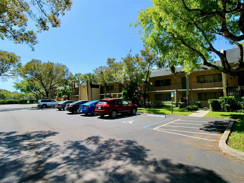 316 Meadows Cir #316