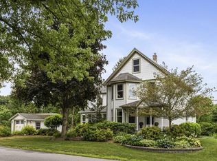 19 Grove St, Upton, MA 01568