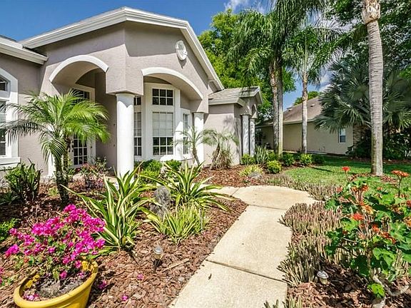 TROPICAL LANDSCAPE INCLUDING EDIBLE PLANTS AND HERBS
