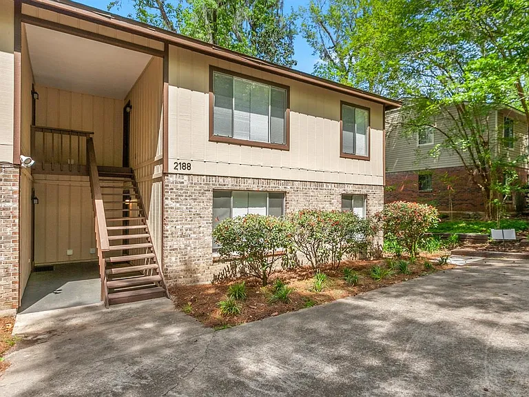 2188 Claremont Ln #C — Photo 3