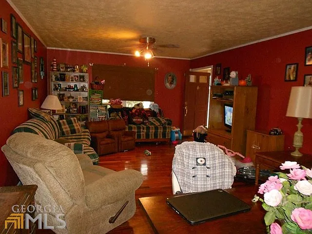 15 Donley Dr photo 1