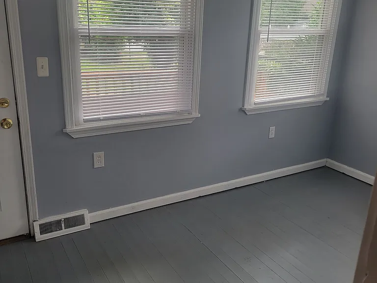 27100 Hales St — Photo 3